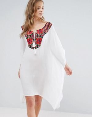 Пляжное платье мини с вышивкой Anmol. Цвет: белый