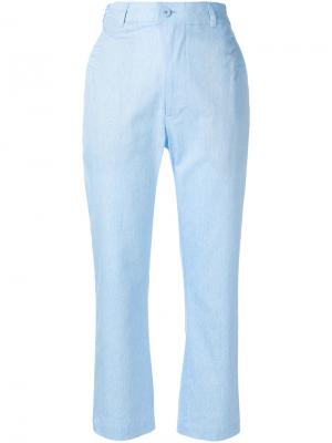 Укороченные строгие брюки Julien David. Цвет: синий