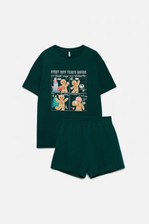 Пижама новогодняя с футболкой и шортами befree. Цвет: зеленый