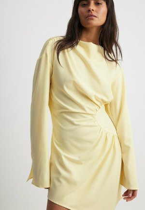 Повседневное платье GERAFFTES MINI MIT TAILLENDETAIL , цвет light yellow NA-KD