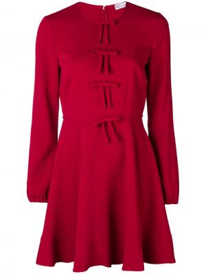 Платье с длинными рукавами и бантом Red Valentino. Цвет: красный