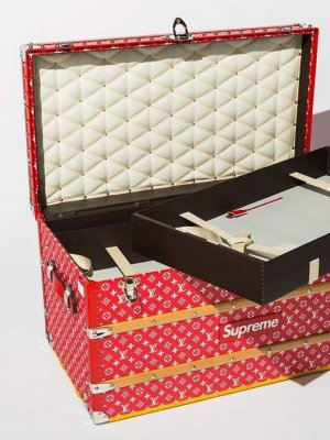 X Supreme pre-owned trunk Louis Vuitton. Цвет: red