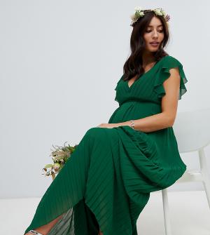 Зеленое платье макси с расклешенными рукавами и плиссировкой на юбке bridesmaid TFNC Maternity. Цвет: зеленый