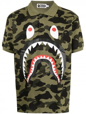 Рубашка поло Shark с камуфляжным принтом A BATHING APE®. Цвет: зеленый