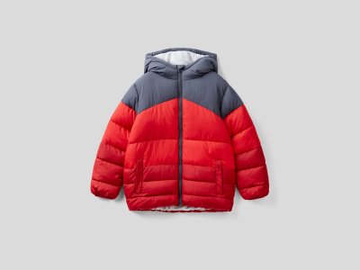 Утепленная куртка в стиле колор блок Benetton. Цвет: красный
