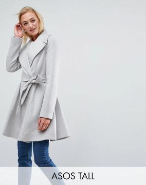 Короткое приталенное пальто с поясом и большим воротником ASOS TALL. Цвет: серый