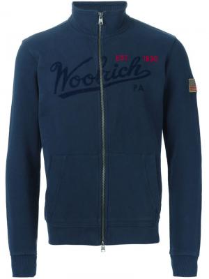 Спортивная куртка с вышивкой логотипа Woolrich. Цвет: синий