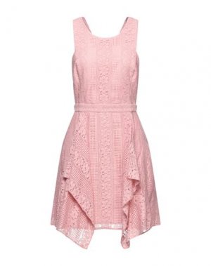 Короткое платье BCBGMAXAZRIA. Цвет: розовый