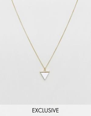 Золотистое ожерелье с треугольной подвеской эксклюзивно DesignB London. Цвет: золотой