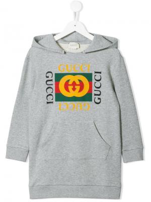 Платье-толстовка с принтом логотипа Gucci Kids. Цвет: серый