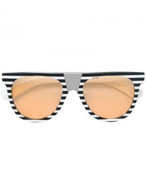 Солнцезащитные очки в полосатой оправе Calvin Klein 205W39nyc. Цвет: белый