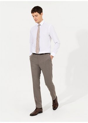 Светло-коричневые мужские классические брюки узкого кроя с нормальной талией и нормальными штанинами Pierre Cardin. Цвет: коричневый