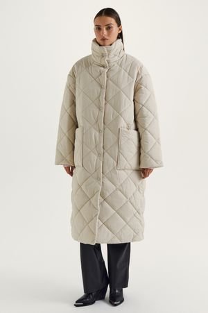 Утепленное стеганое пальто с высоким воротником LOVE REPUBLIC