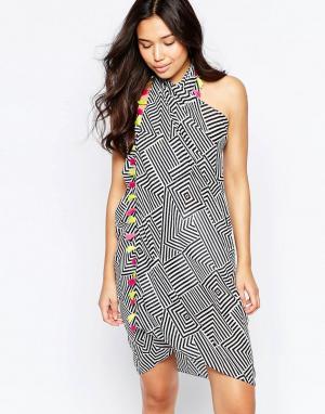 Платье-саронг с геометрическим принтом и контрастными кисточками South Beach. Цвет: мульти