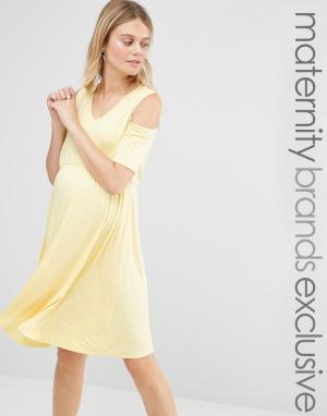 Приталенное платье для беременных с вырезами на плечах Bluebelle Mater Maternity. Цвет: желтый