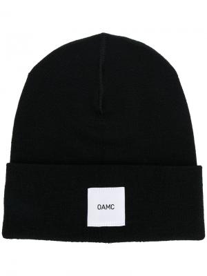 Вязаная шапка с логотипом Oamc. Цвет: синий