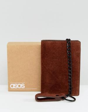 Коричневый замшевый бумажник с цепочкой ASOS DESIGN. Цвет: коричневый