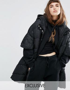 Дутая куртка-кейп в стиле oversize с капюшоном и однотонным леопардовы Puffa. Цвет: черный
