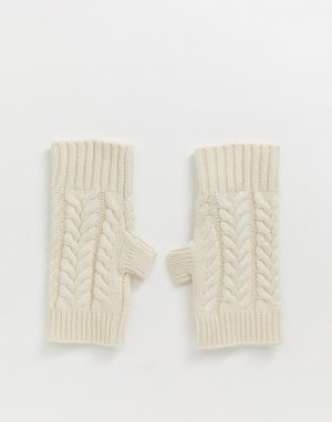 Перчатки без пальцев с вязкой косичкой Rita French Connection. Цвет: белый