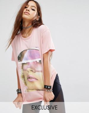 Oversize-футболка бойфренда с принтом лица X Manta Criminal Damage. Цвет: розовый