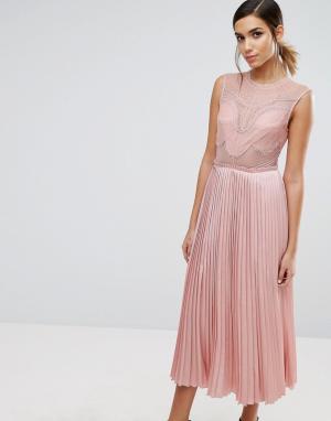 Кружевное платье миди с плиссировкой и разрезами на юбке Three Floor. Цвет: розовый
