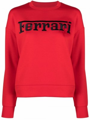 Толстовка с вышитым логотипом Ferrari. Цвет: красный