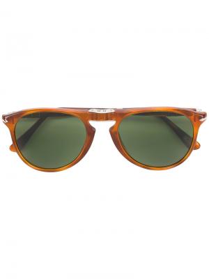 Затемненные солнцезащитные очки в квадратной оправе Persol. Цвет: коричневый