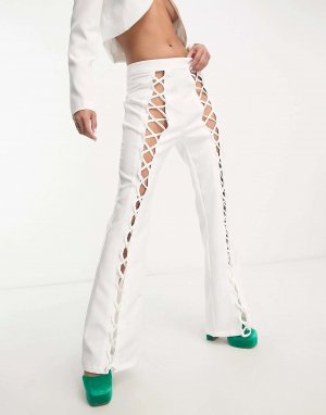 Белые однотонные кружевные брюки с расклешенной передней частью Extro & Vert. Цвет: белый