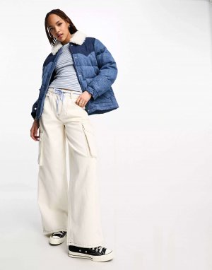 Синяя джинсовая куртка-пуховик с меховым воротником Levi's LA Western Levi's. Цвет: синий