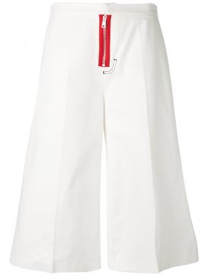 Укороченные брюки Brognano. Цвет: белый