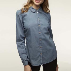 Блузка из джинсовой ткани с закругленным отложным воротником и оригинальными манжетами NAF. Цвет: синий деним