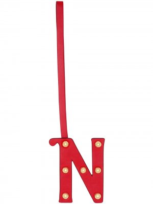 Подвеска в виде буквы N с заклепками Burberry. Цвет: красный