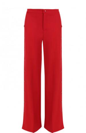 Однотонные расклешенные брюки с заклепками REDVALENTINO. Цвет: красный