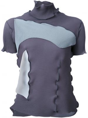 Плиссированная блузка с контрастными вставками Kotohayokozawa. Цвет: серый