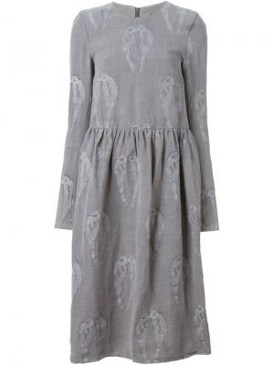 Платье с длинными рукавами и вышивкой Alice Waese. Цвет: серый