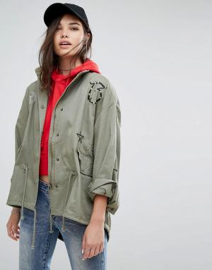 Куртка-парка цвета хаки с капюшоном и нашивками -Зеленый Missguided