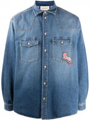 Джинсовая рубашка с вышитым логотипом Gucci. Цвет: синий