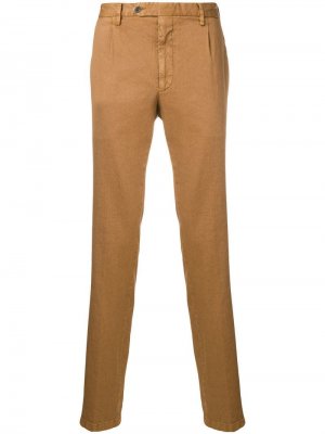 Классические брюки чинос Lardini. Цвет: коричневый