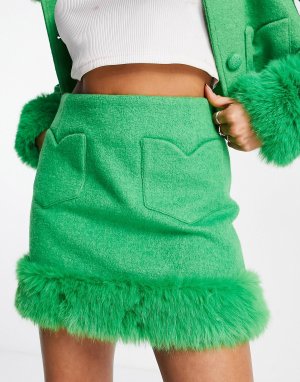 Зеленая мини-юбка с отделкой из искусственного меха и карманами сердечками Miss Selfridge
