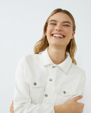 Женская базовая джинсовая куртка , белый Southern Cotton. Цвет: белый