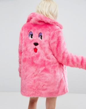 Оверсайз-шуба из искусственного меха с вышивкой в виде медведя Lazy Oa Oaf. Цвет: розовый