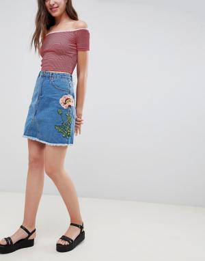 Джинсовая юбка с цветочной вышивкой Influence. Цвет: синий