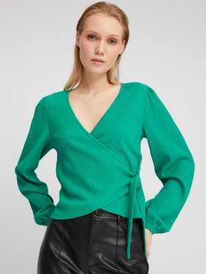 Укороченный топ-блузка на запах с объёмным рукавом zolla. Цвет: зеленый