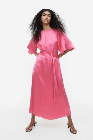 Атласное платье с завязанным поясом H&M