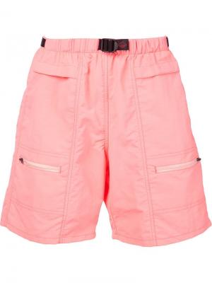 Шорты-бермуды с карманами на молнии Battenwear. Цвет: розовый и фиолетовый