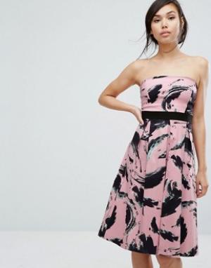 Короткое приталенное платье-бандо Vesper. Цвет: розовый