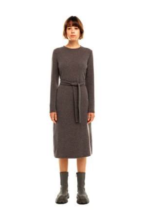 Платье-свитер с боковыми разрезами и поясом befree. Цвет: бежевый