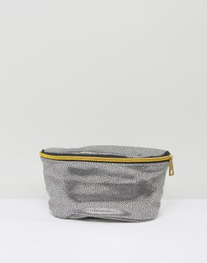 Серебристая сумка-кошелек на пояс из искусственной кожи Mi-Pac. Цвет: серебряный
