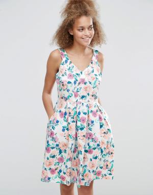 Короткое приталенное платье с цветочным принтом Isa Sugarhill Boutique. Цвет: мульти