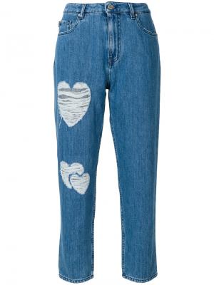Прямые джинсы с заплатками сердцем Love Moschino. Цвет: синий